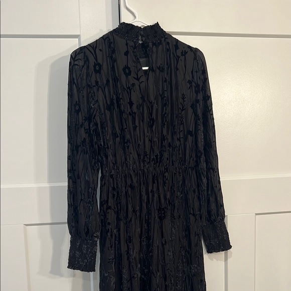 Elegant Black Long Sleeve Dress - Picture 3 of 5